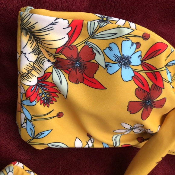 Bikini - Picture 4 of 4